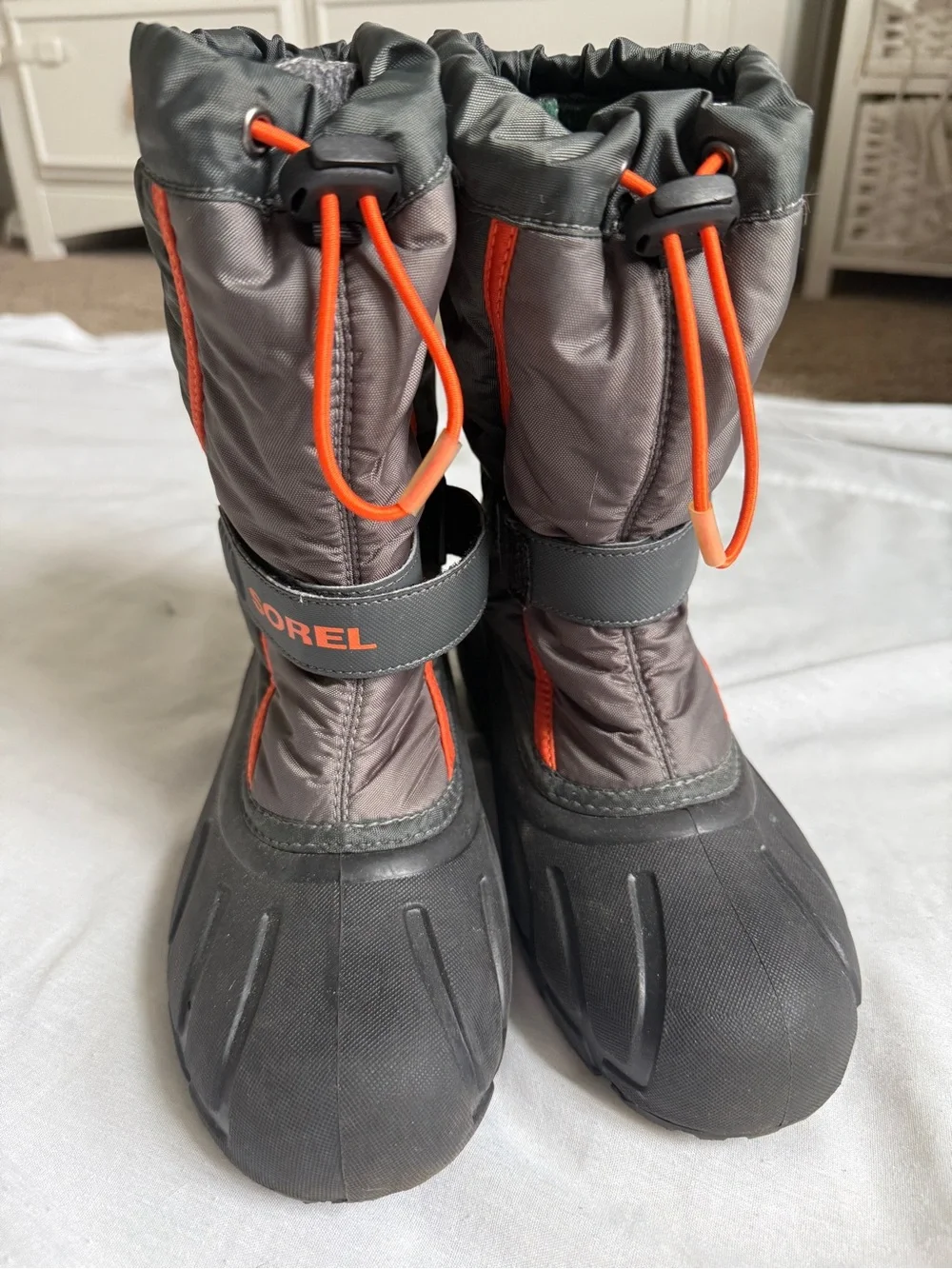 Sorel Kids flurry Gray and Orange insulated Winter Boots 4 kids